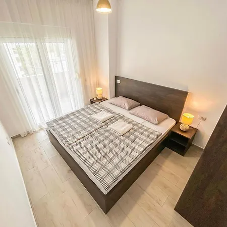 Infinity 819 Apartment Golem (Tirana)