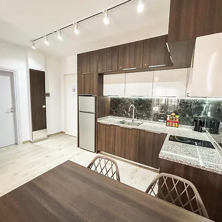 Infinity 819 Apartment