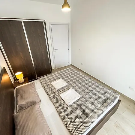 Apartment Infinity 819 *